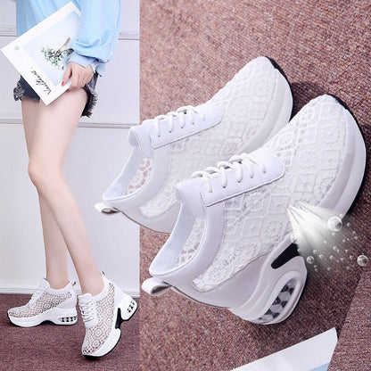 Elegante Plateauschuhe aus feiner Spitze