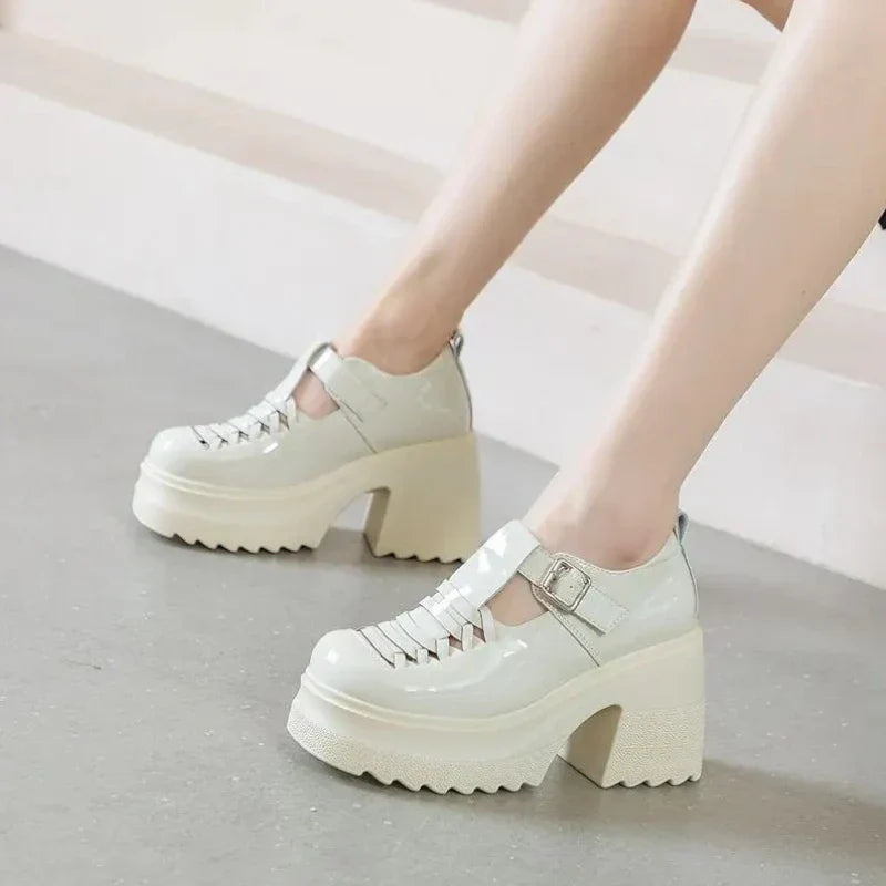 Elegante Lackleder-Mokassins für Damen mit bequemen hohen Absätzen