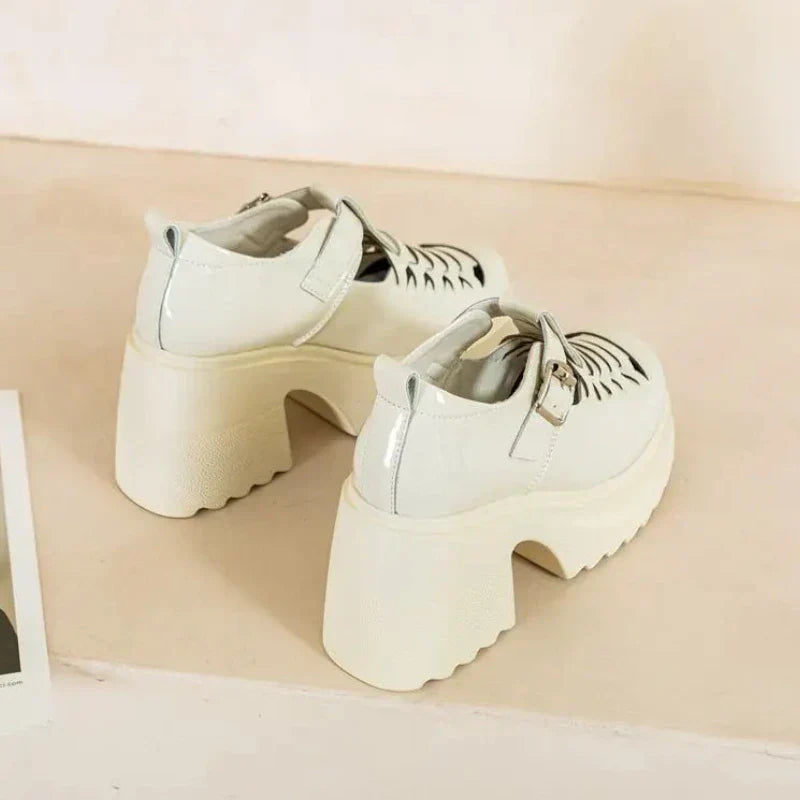 Elegante Lackleder-Mokassins für Damen mit bequemen hohen Absätzen