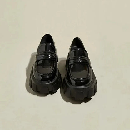 schwarzer orthopädischer Damenmokassin mit Keilsohle