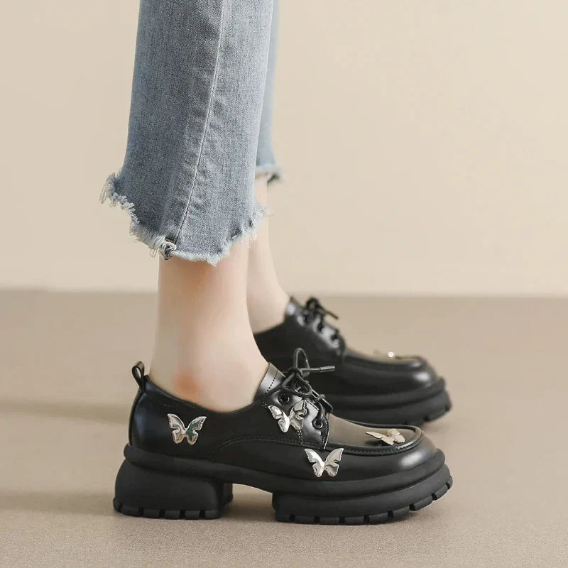 Elegante Damen-Mokassins mit orthopädischem Komfort und stilvollen Schnürkeilen