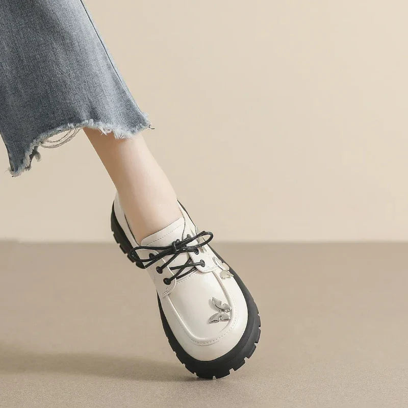 Elegante Damen-Mokassins mit orthopädischem Komfort und stilvollen Schnürkeilen