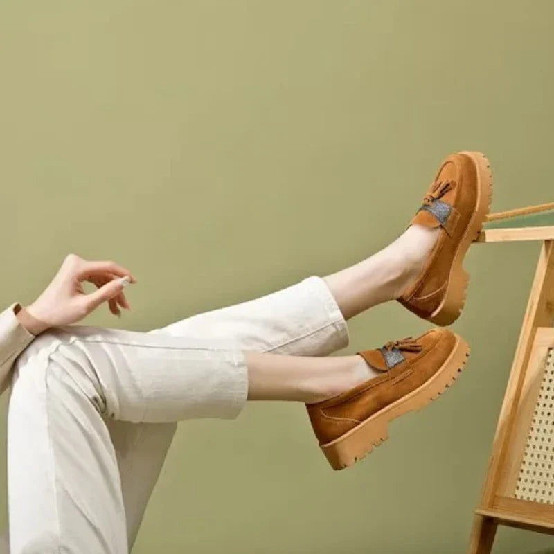 Orthopädischer Damen-Mokassin aus Wildleder mit Absatz