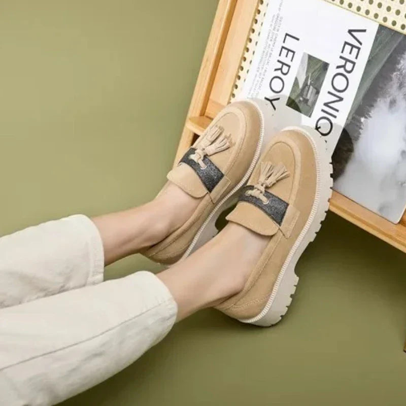 Orthopädischer Damen-Mokassin aus Wildleder mit Absatz