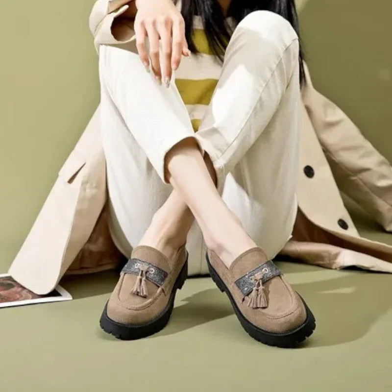 Orthopädischer Damen-Mokassin aus Wildleder mit Absatz