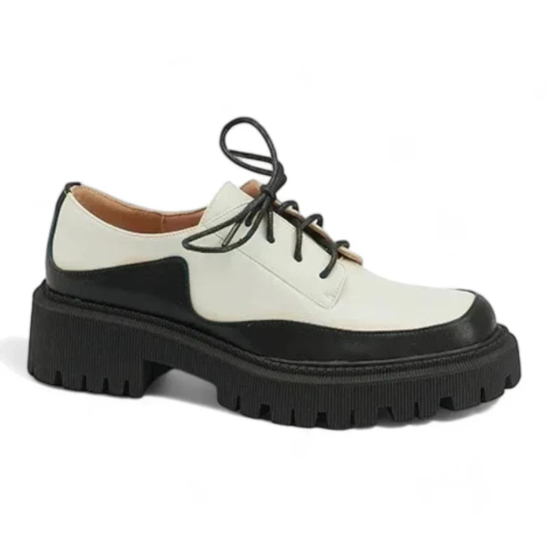 Elegante Damenmokassins aus luxuriösem Spaltleder mit praktischen Schnürsenkeln für optimalen Komfort