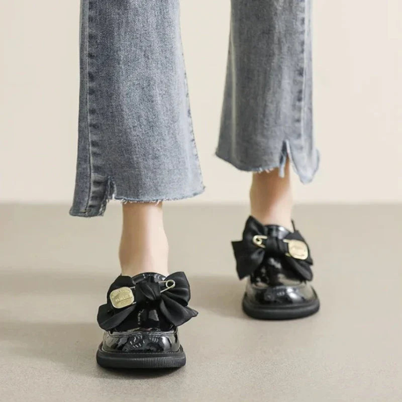 Elegante Damen-Lackmokassins mit entzückender Schleifenverzierung für optimalen Tragekomfort