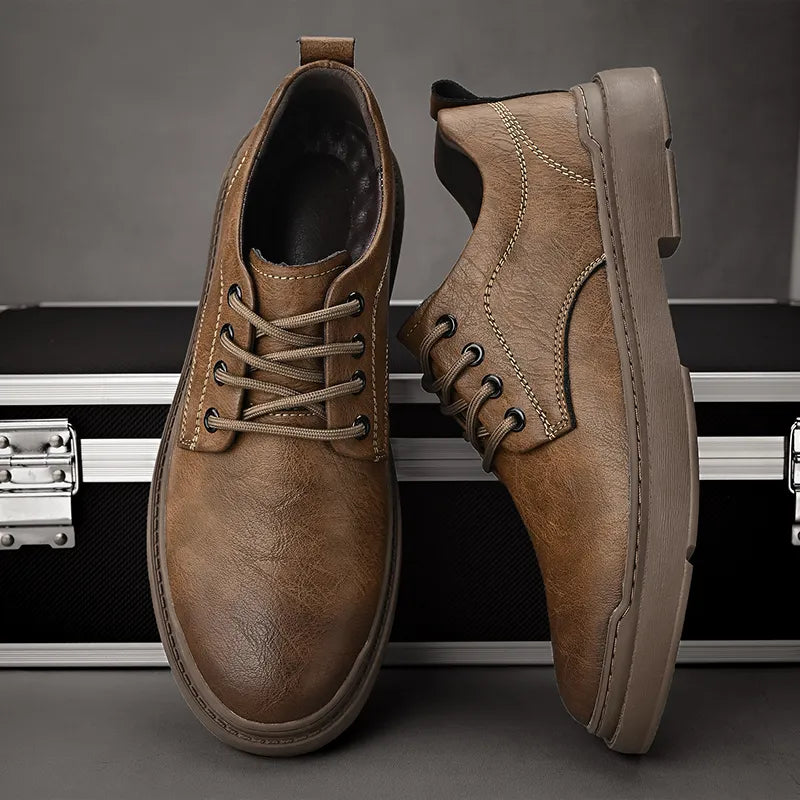 Klassische modische orthopädische Herrenschuhe