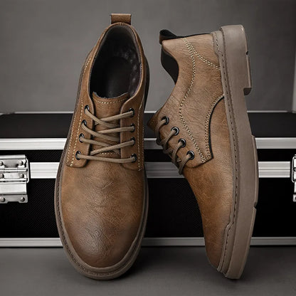 Klassische modische orthopädische Herrenschuhe