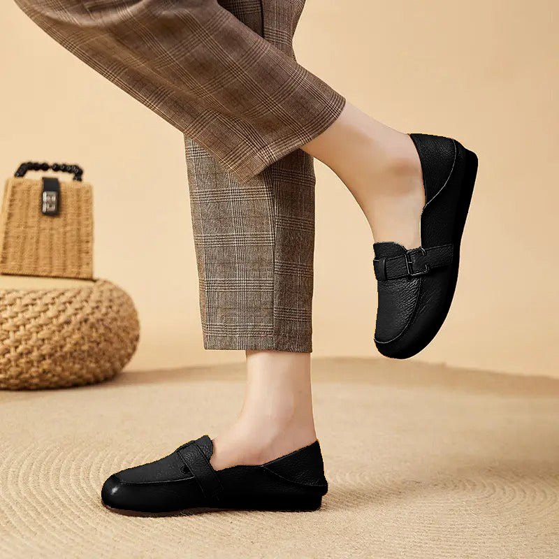 Orthopädischer Ledermokassin für Damen mit Gürtelschnallen