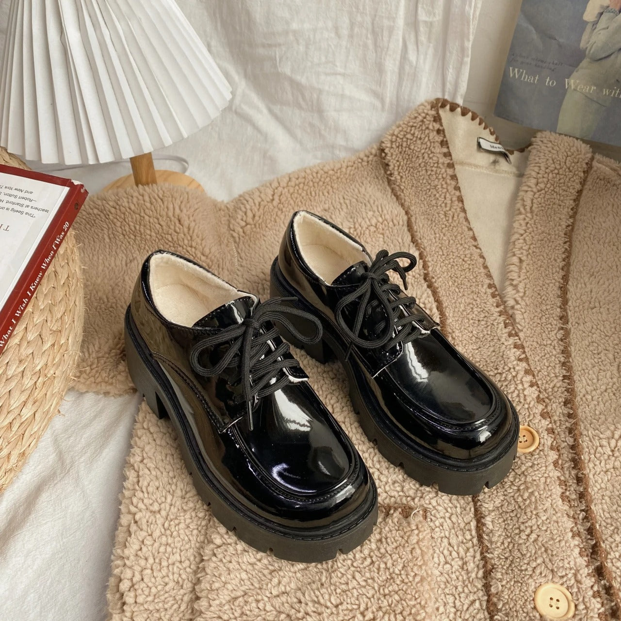 Elegante Damenmokassin mit komfortablem Schnürabsatz für optimalen Tragekomfort