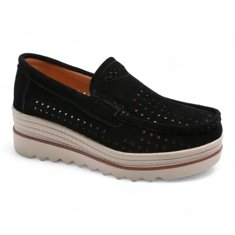 Orthopädischer Damenmokassin mit durchbrochenen Keilabsätzen aus Wildlederimitat