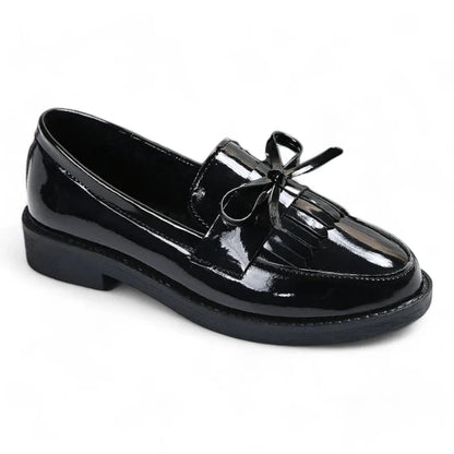 Elegante orthopädische Lackmokassins für Damen mit stilvollen Schleifen