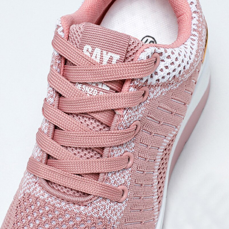 Elegante orthopädische Damenschuhe mit bequemen Netzkeilen