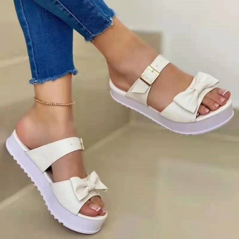 Stylische orthopädische Damensandalen mit komfortabler offener Zehenpartie